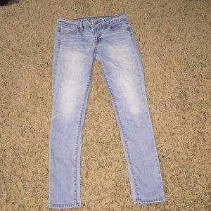 Light wash American Eagle skinny jeans